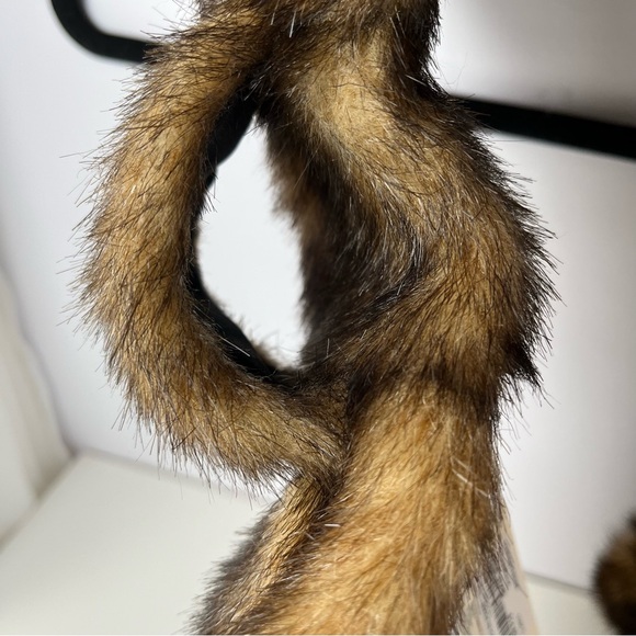 Fur Faux Scarf Elegant in Brown - Picture 4 of 10